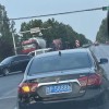 京城街头一瞥：靓号车牌映衬下的都市风情