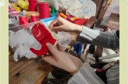 手艺人巧织小飞虎车牌钩，非遗技艺再现街头魅力