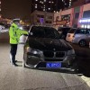 惊！车牌号被意外曝光，电子屏幕成焦点！