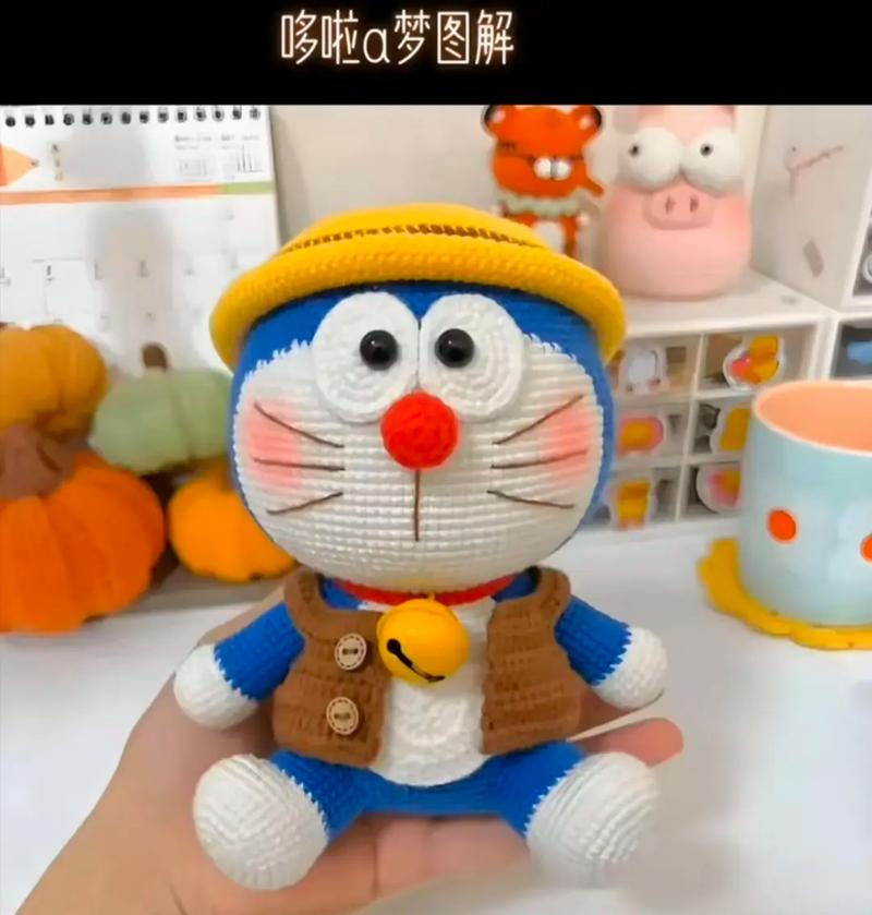 钩针巧手再现哆啦a梦车牌,复古萌趣引网友热议