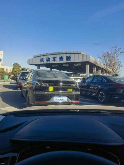 重庆车主喜提新车,旧车牌穿越归来引发热议
