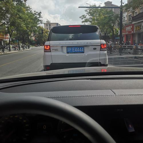 偶遇靓号车牌,瞬间成为朋友圈焦点