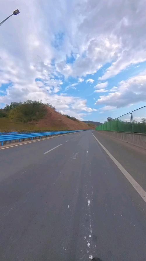 海南车牌靓号:一粤情深,车水马龙中的独特风景线