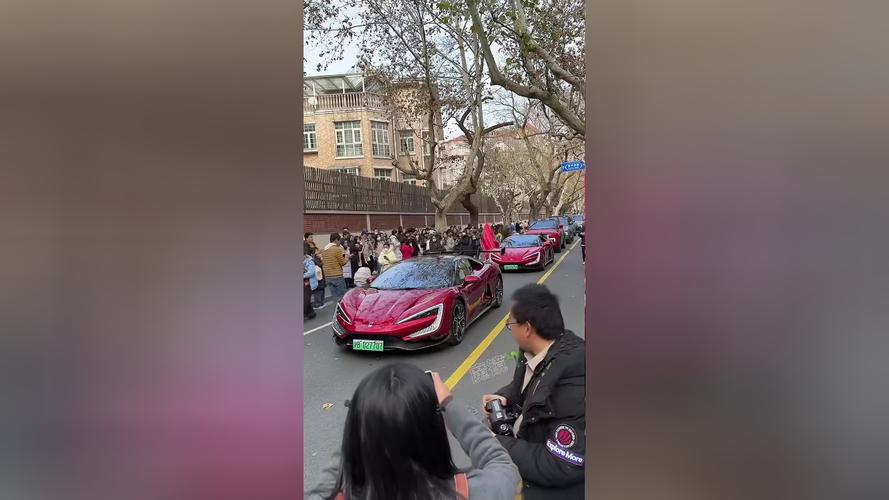 广西街头偶遇车牌五连号,引路人纷纷驻足热议