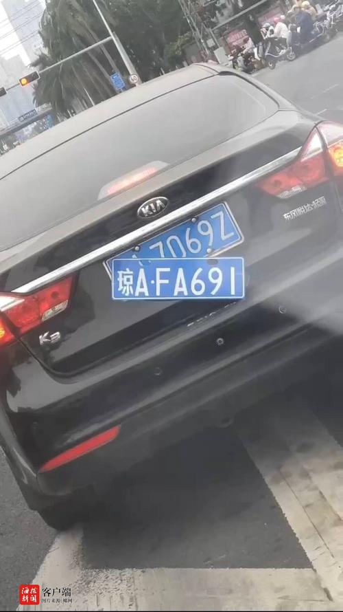 双牌荣耀:为何有的车辆会悬挂两个车牌的神秘原因!