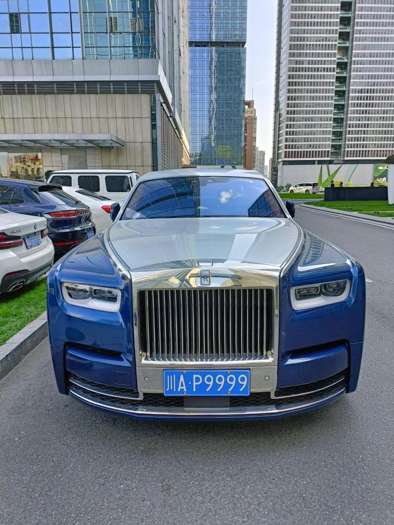 劳斯莱斯靓号车牌引关注:豪华品牌新潮流
