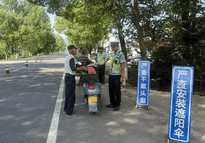 交警无车牌上路引发热议,法规何在?