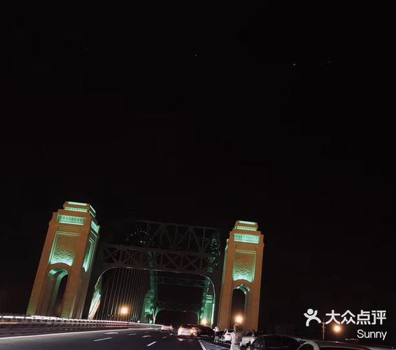 佳木斯夏季奇景:车牌配黑色裙子,街头成网红打卡地!