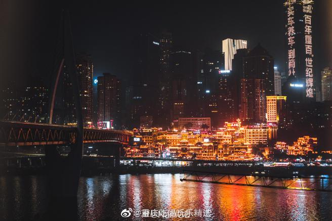 佳木斯夏季奇景:车牌配黑色裙子,街头成网红打卡地!