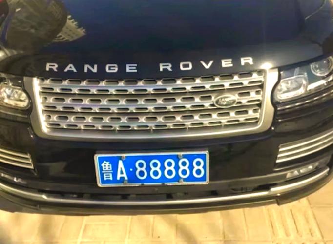 88888车牌面包车,彰显尊贵身份,抢眼街头!