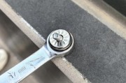 车牌防盗扣轻松扣上，守护爱车一步到位！