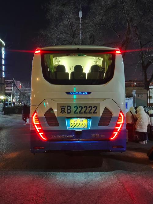 沈阳街头靓号车牌秀:车牌美学与城市风采的碰撞