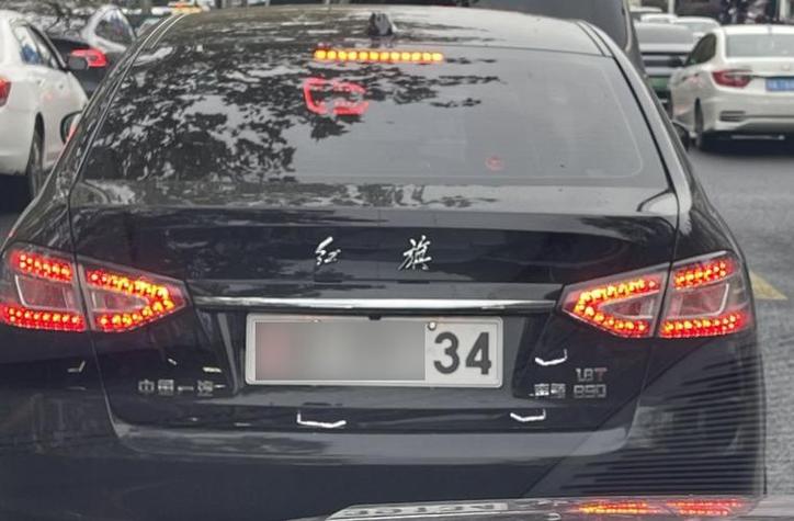 车牌CS爆火,白底黑字新潮流!