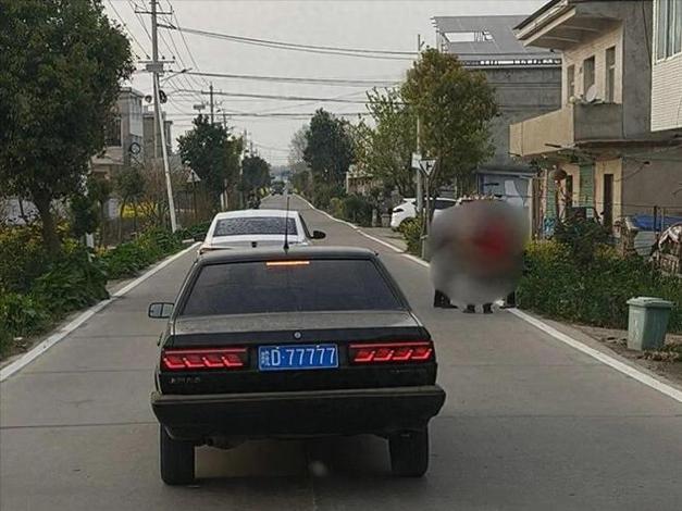 神秘黄色车牌惊现,数字一成焦点引发热议!