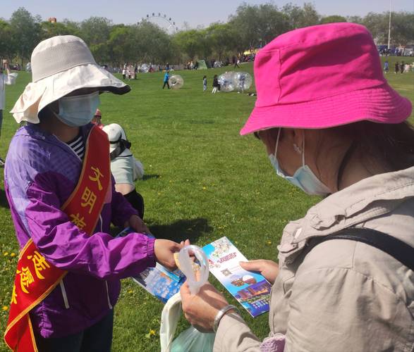 北京电动车新风尚:白色车牌引领绿色出行潮流