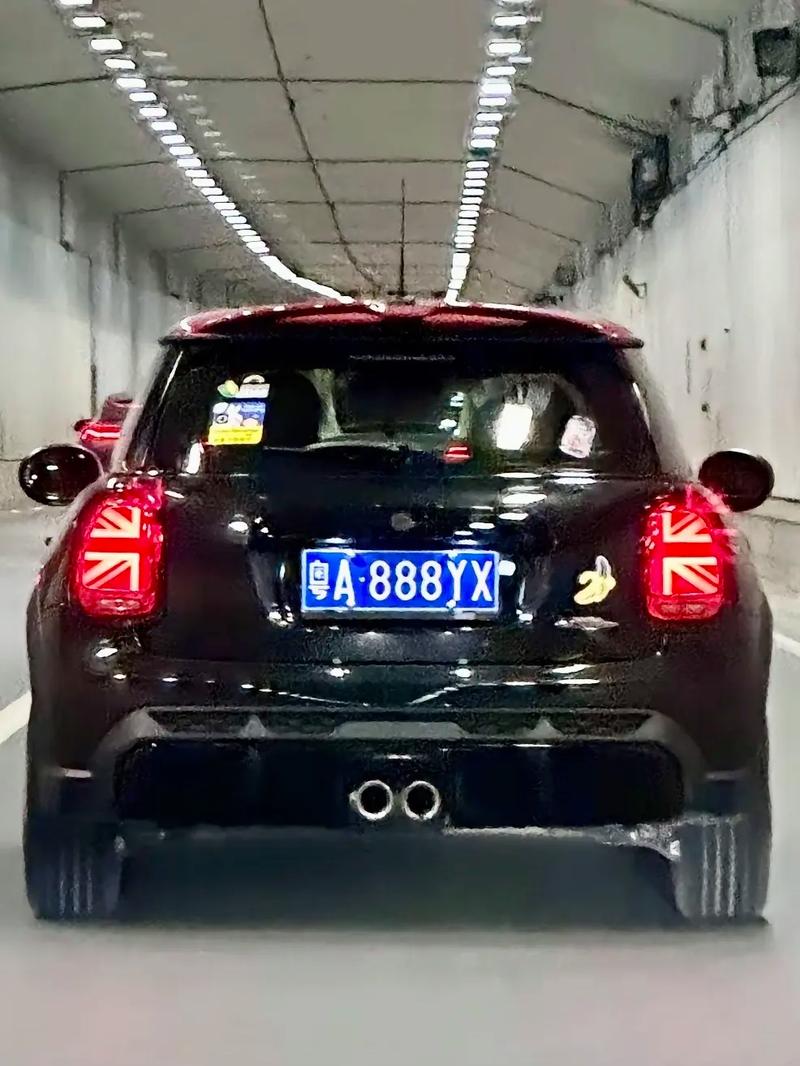 喜从天降!乘客意外打到靓号车牌,车牌价值百万引热议!”