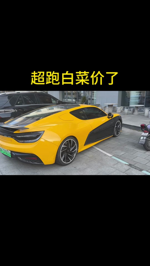 K牌豪车引发热议:车主们纷纷晒出炫酷车牌,彰显个性!