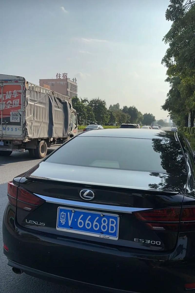 云浮市车牌粤S00001”惊现,史上最靓号车牌引车友热议!