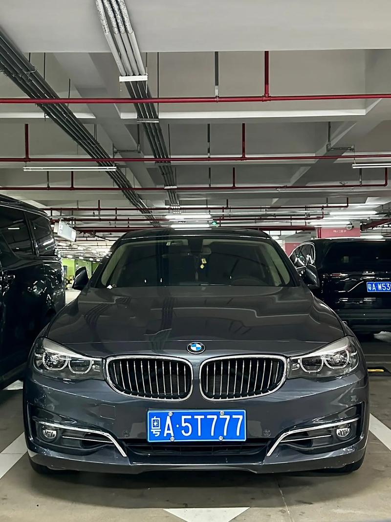 广州街头豪车云集,靓号车牌成焦点