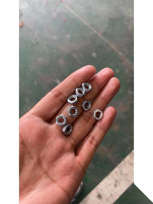 比亚迪宋车牌安装攻略:轻松掌握车牌安装技巧