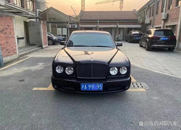 沪A豪车齐聚,上海车牌号背后的热门现象