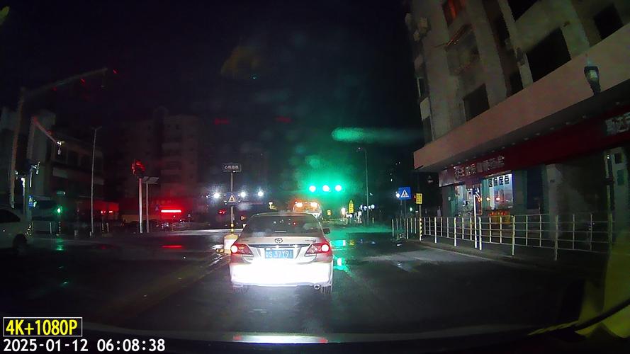 夜间车牌反光新规来袭,摄像头抓拍更精准!