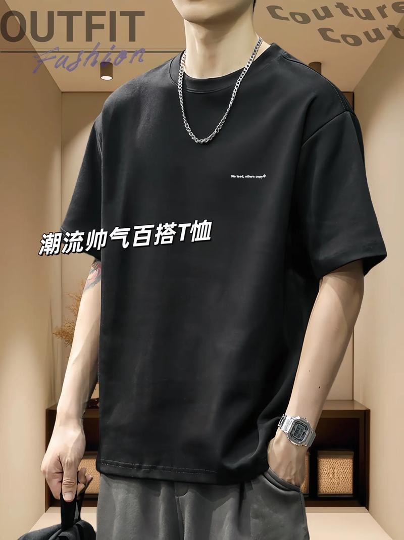 佳木斯车牌成潮流标志,黑色T恤演绎时尚新风尚!