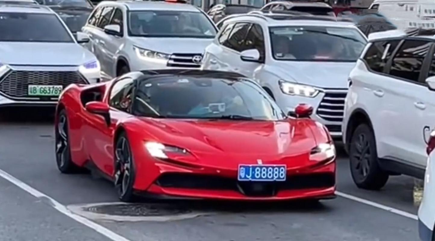 昌都车牌88888”惊现街头,车主身份引热议!