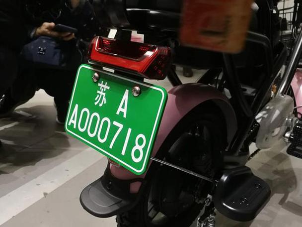 上海电动车车牌白色新规来袭,车主们速来关注!