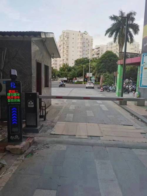 无感停车再遇车牌识别难题,车主呼吁提高系统准确性