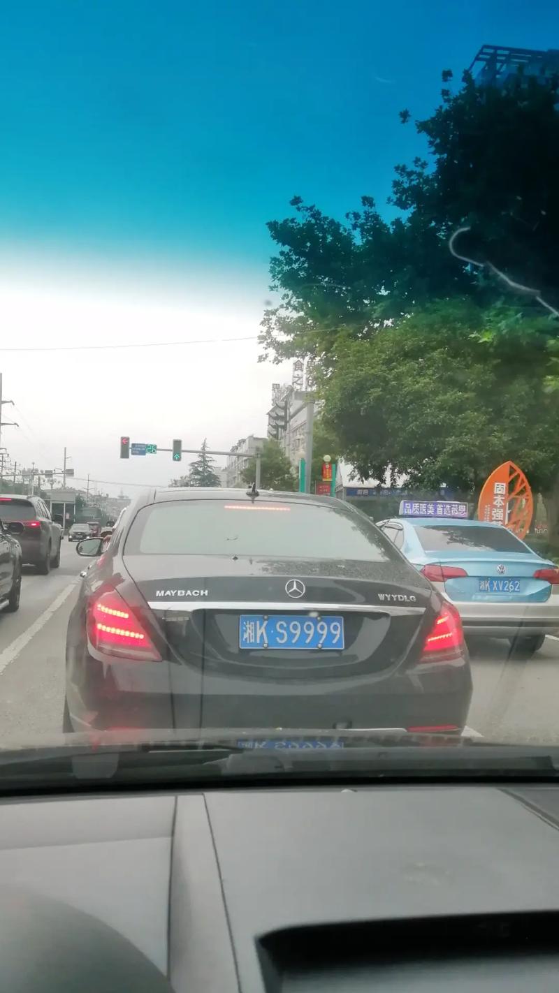 湖南街头车牌靓号频现,百万豪车争奇斗艳!