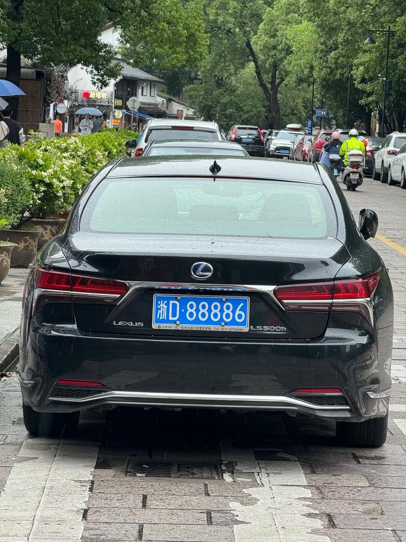 温哥华车牌靓号88888惊现,引发网友热议