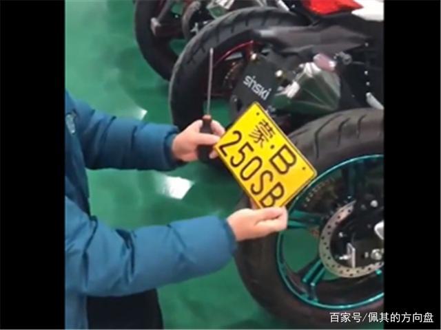 李拜天喜提车牌靓号,车牌背后的故事引人关注
