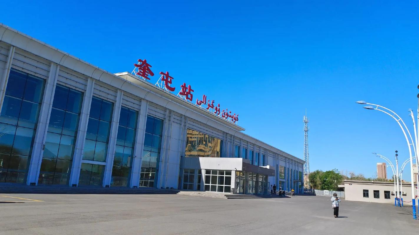 奎屯车牌号88888惊现街头,引得众人瞩目