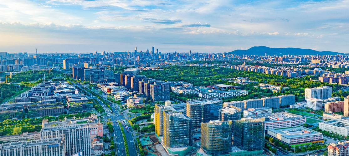 苏A风采:南京这座城市的繁华与活力