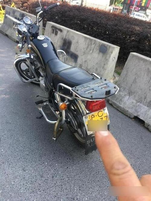 上海车牌：摩托车牌的独特魅力与区别