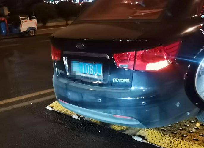 神秘车牌bb00001引发热议，背后故事引人猜测！