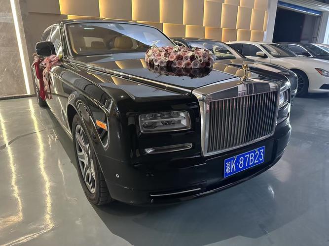 劳斯莱斯靓号车牌婚车闪耀，见证爱情最贵时刻