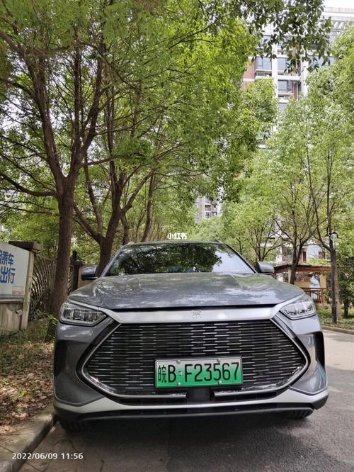 绿色车牌成焦点，环保出行新潮流