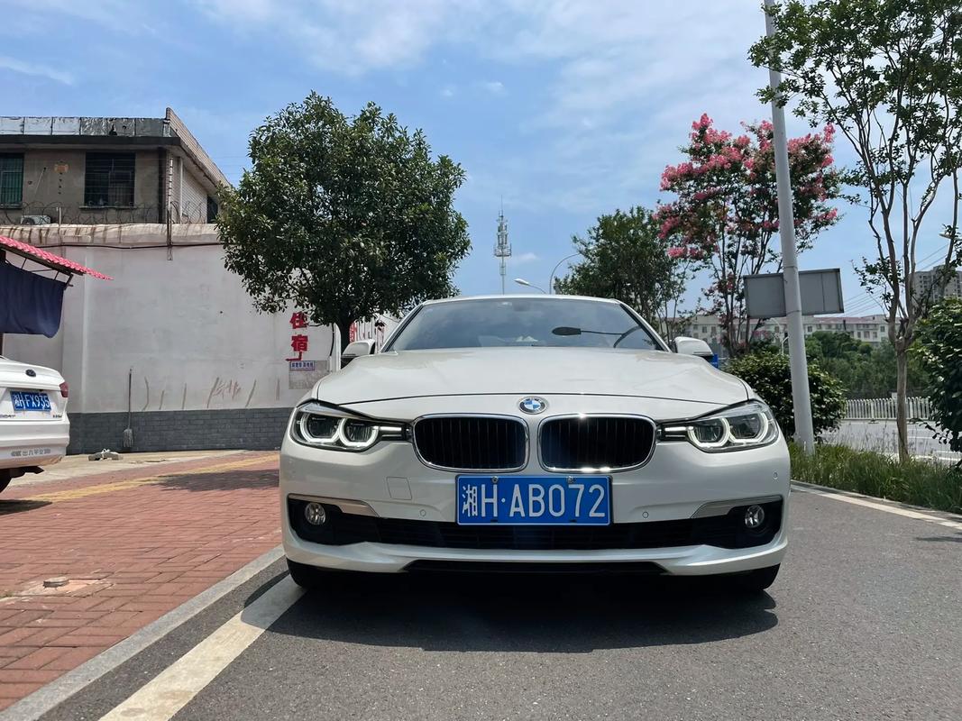 宝马3系车牌靓号:车牌如龙,驾驭非凡人生