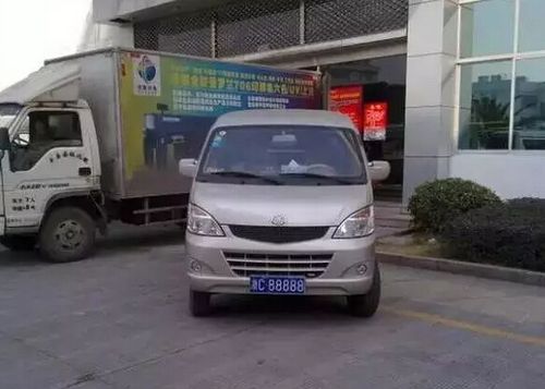 成都车牌靓号张君:车牌88888”价值百万,车主身份引热议!”