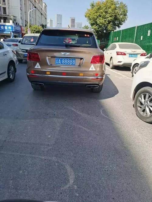 云彩之巅车牌传奇:云南靓号魅力瞬间