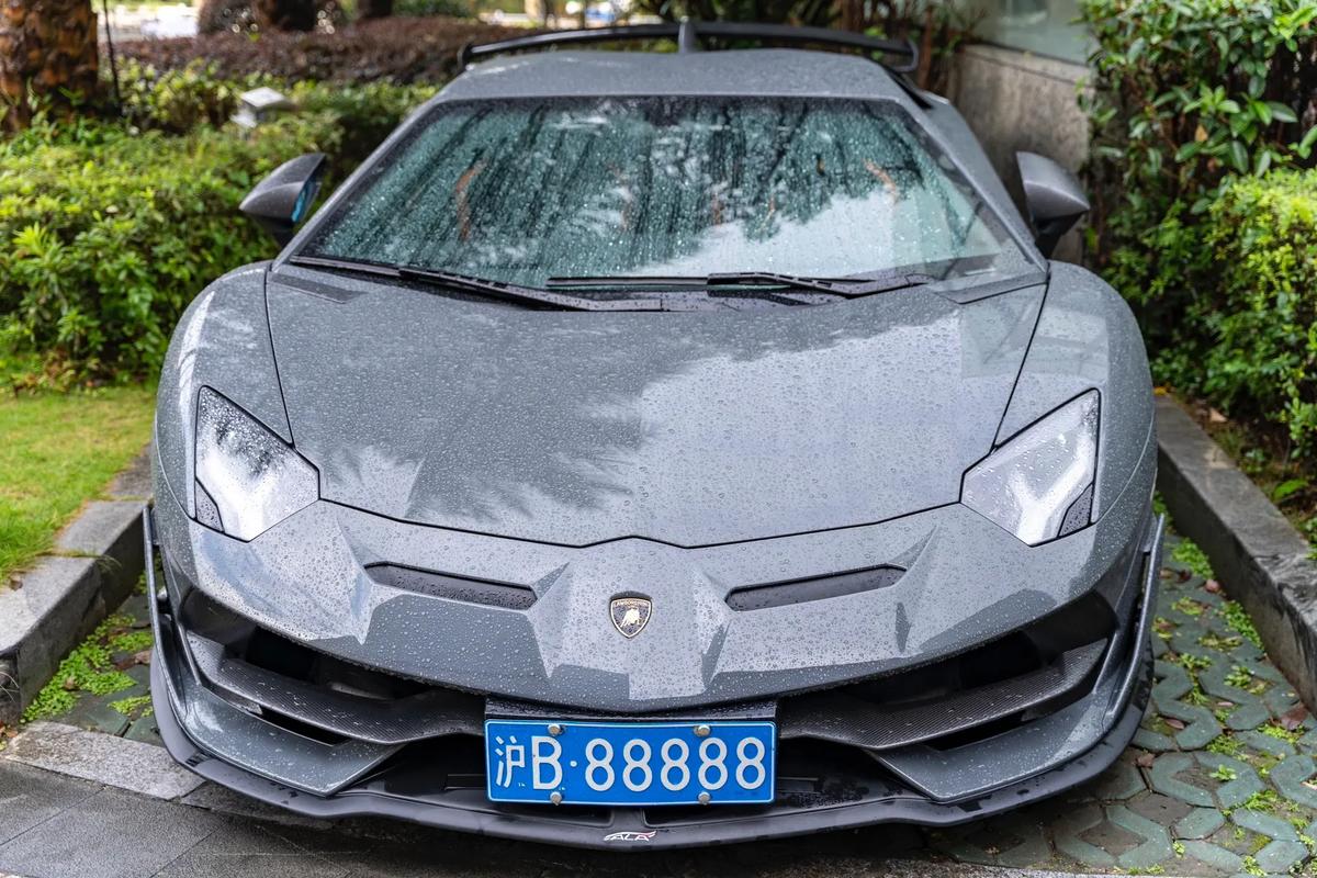 车牌88888,价值连城,豪车背后的神秘故事!