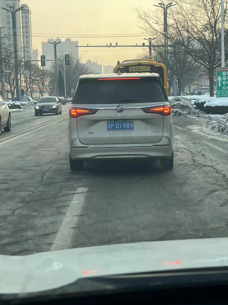 榆林街头偶遇靓号车牌,车牌号码引人瞩目