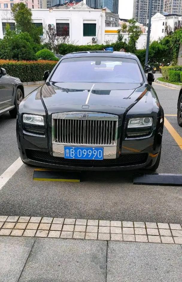 劳斯莱斯靓号车牌,车牌背后的传奇故事