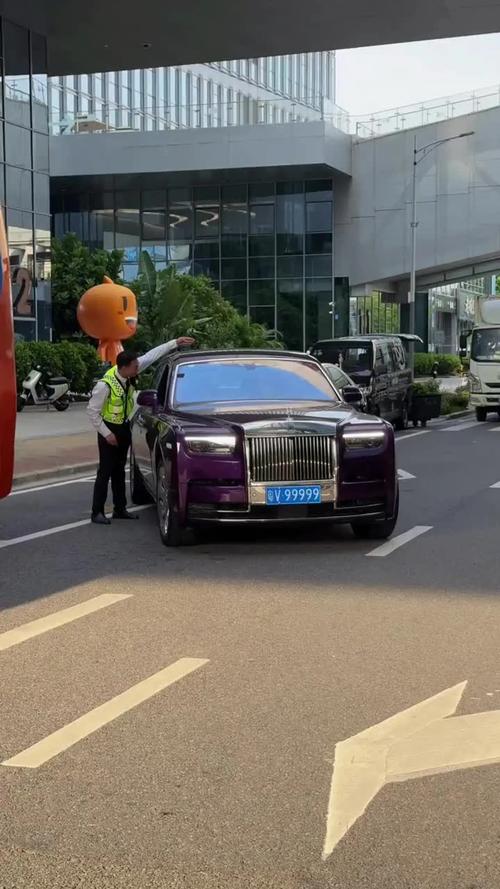劳斯莱斯靓号车牌,车牌背后的传奇故事
