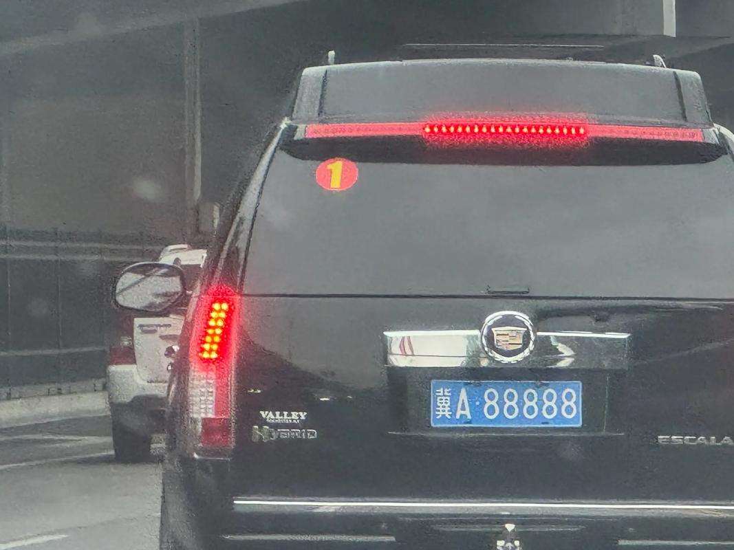 河北车牌靓号88888”车主喜提豪车,车牌价格惊人!