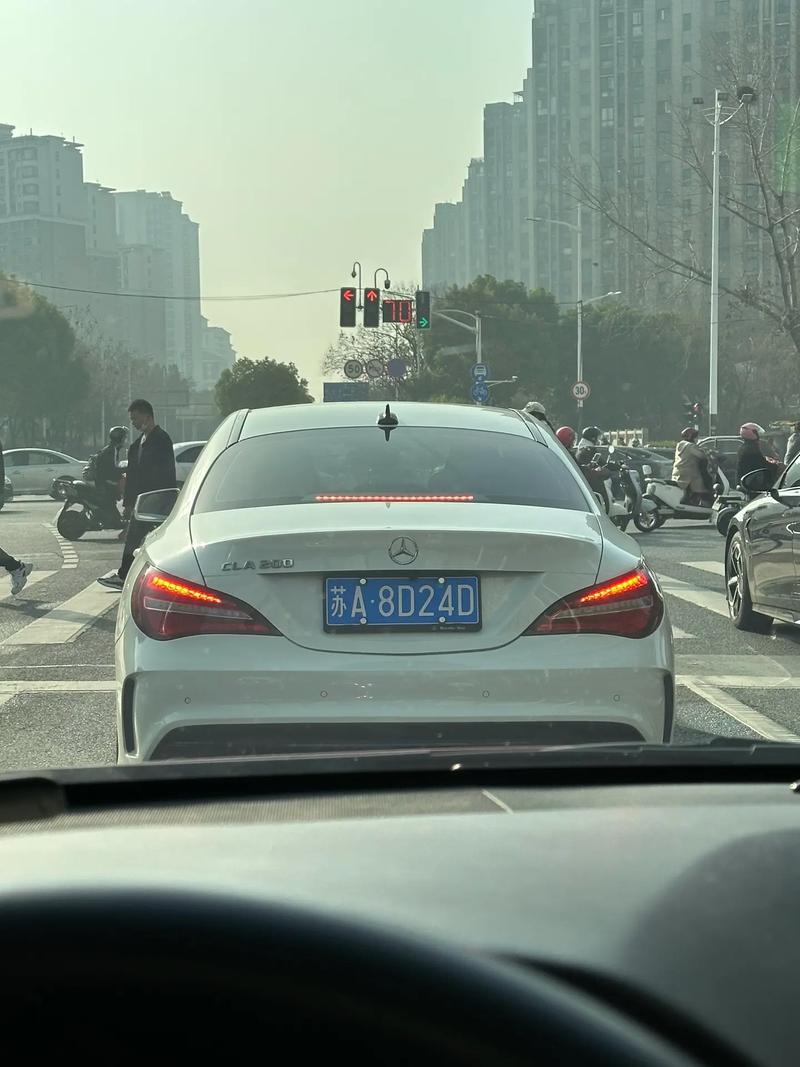 宁A风采:南京车市热潮涌动,车牌传奇再续篇章