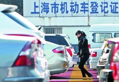 上海车牌转让价格飙升至历史新高,抢购热潮持续升温!