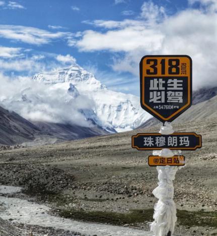 西藏自驾之旅:藏地风情,体验特色旅游车车牌的魅力